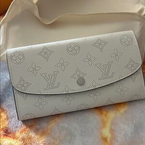 Chic Cream Designer Clutch Wallet